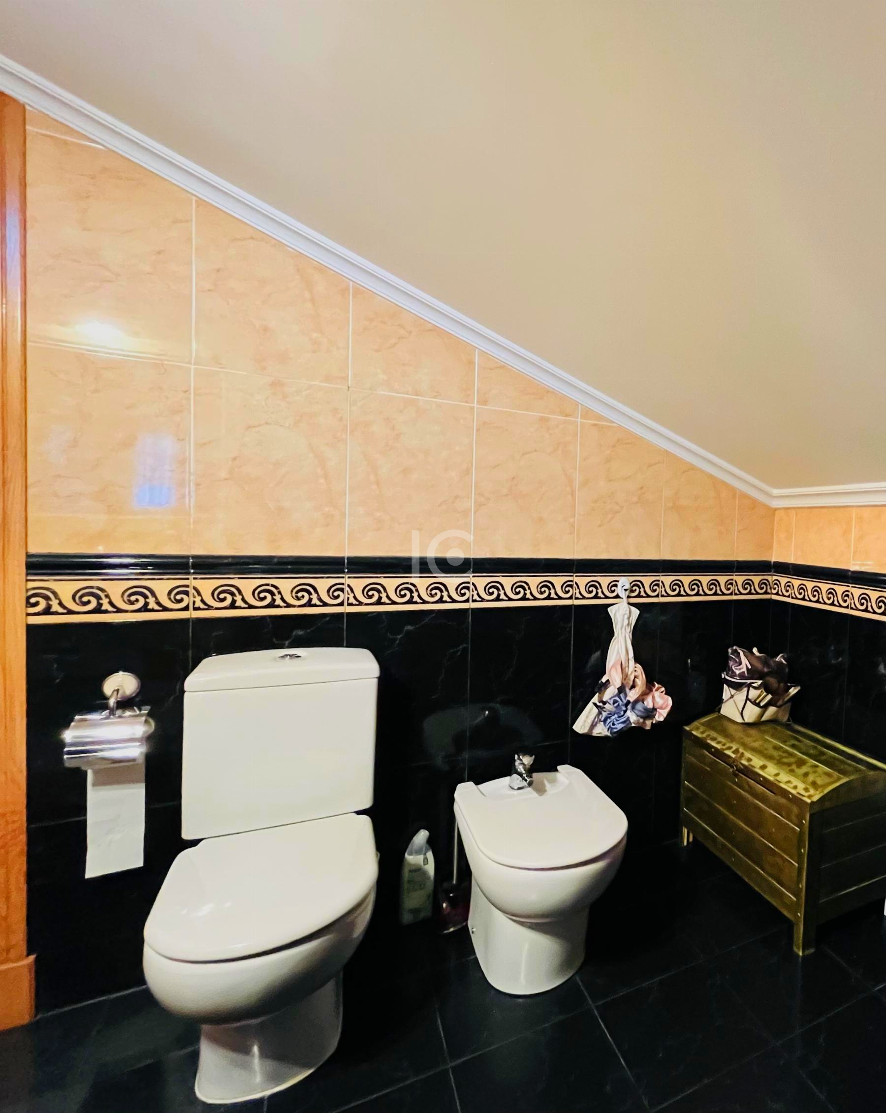 Suite bathroom