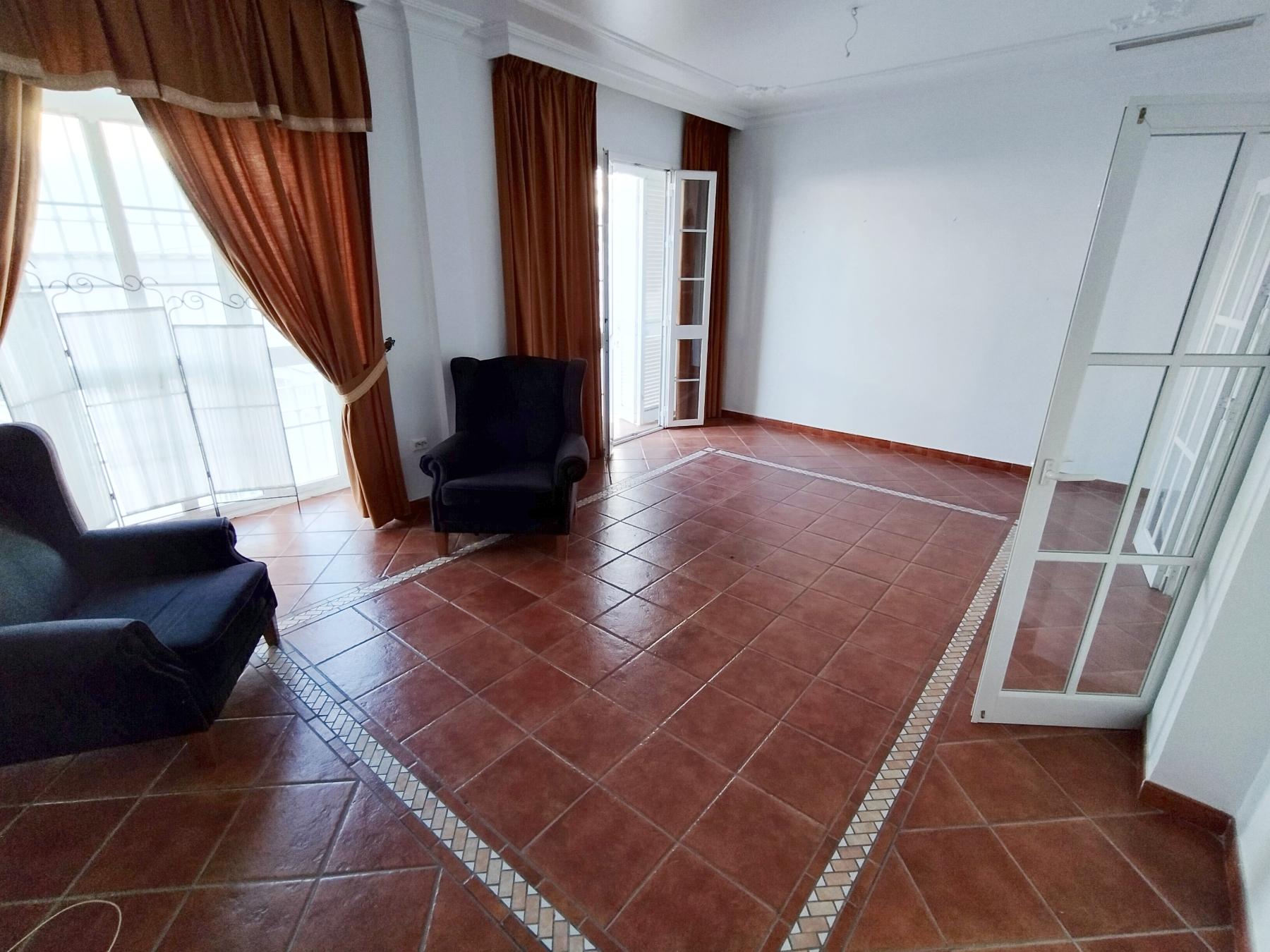 For sale of house in San Fernando