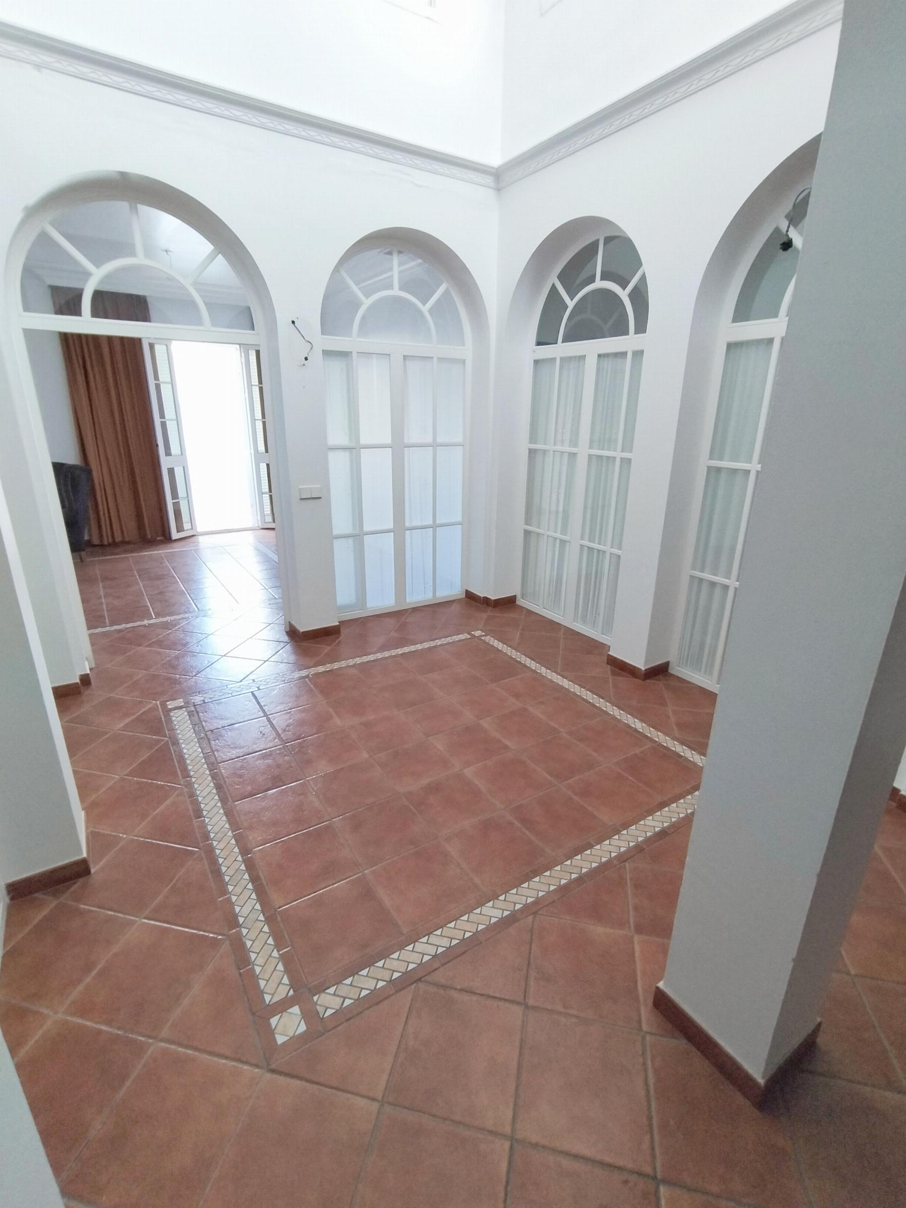 For sale of house in San Fernando