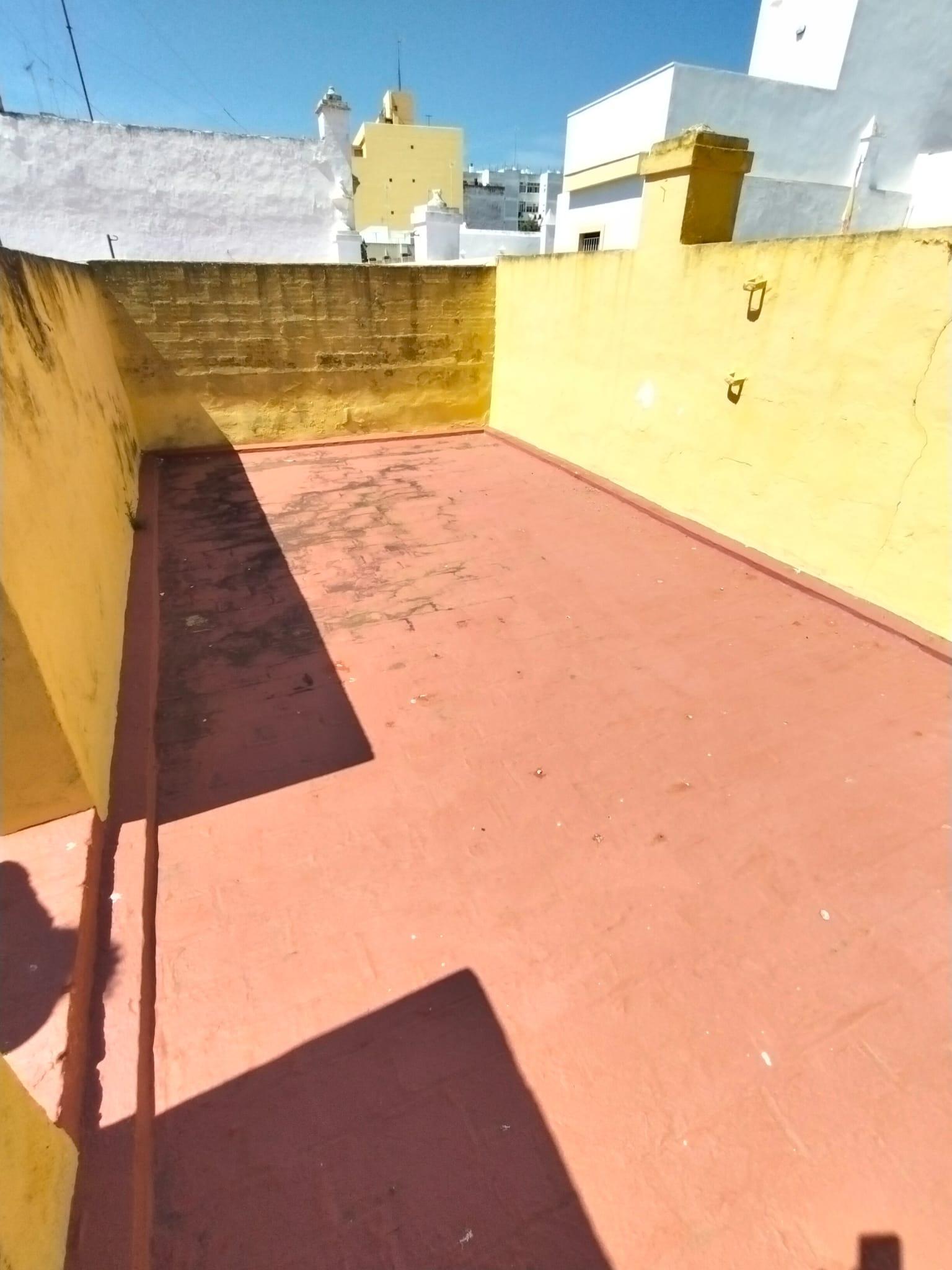 For sale of house in San Fernando