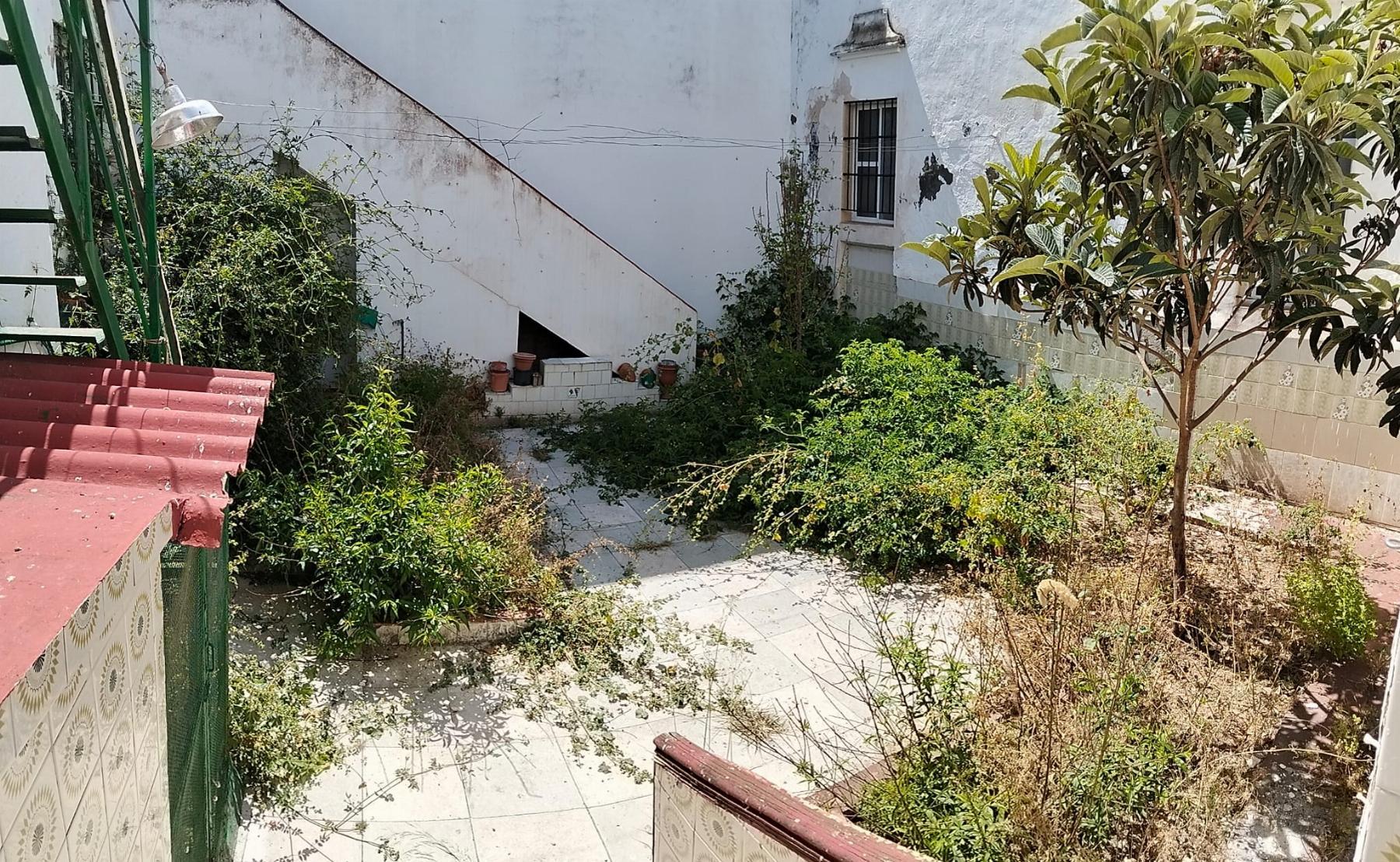 For sale of house in San Fernando