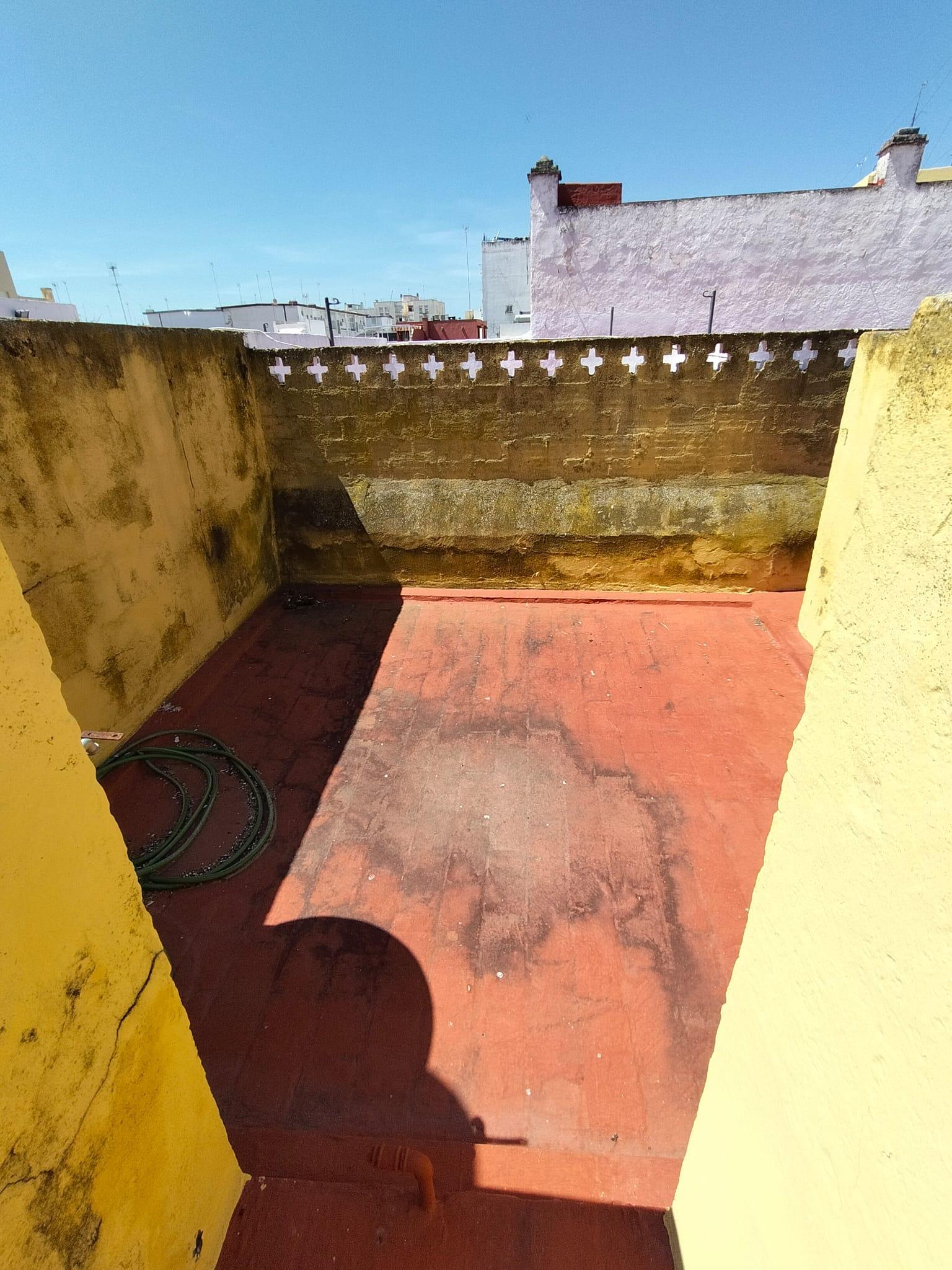 For sale of house in San Fernando