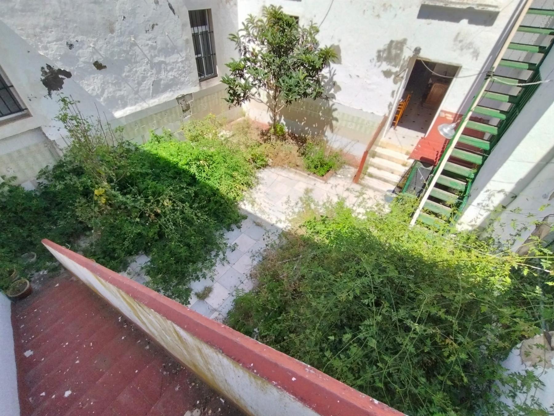 For sale of house in San Fernando