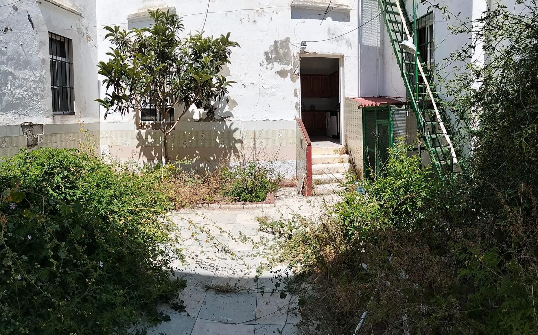 For sale of house in San Fernando