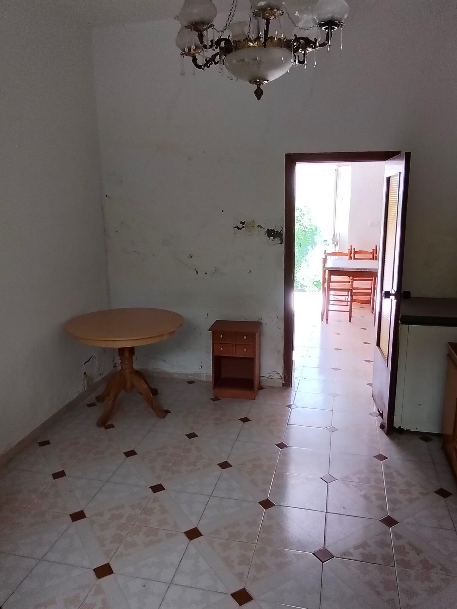 For sale of house in San Fernando