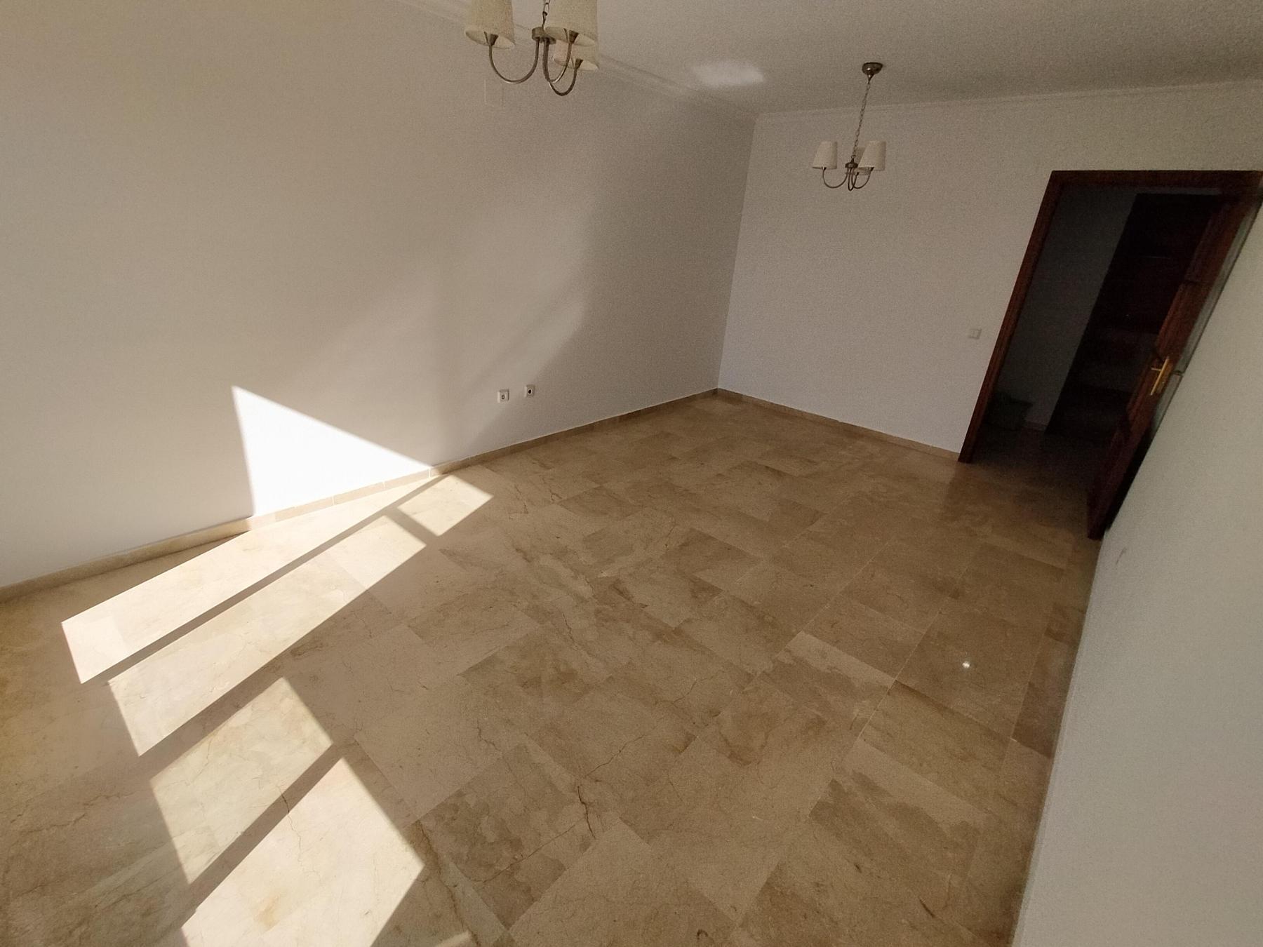 For sale of flat in San Fernando