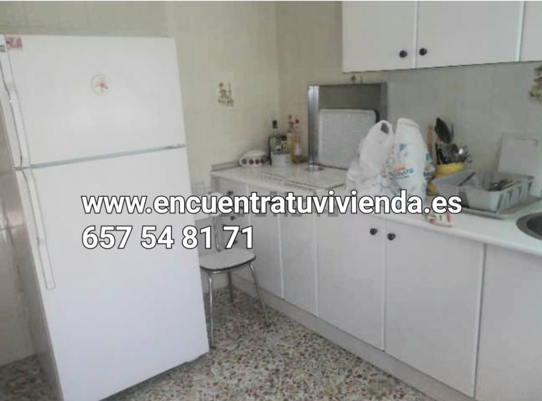 Myynti
 from
 pieni huvila
 sisään

 Chiclana de la Frontera