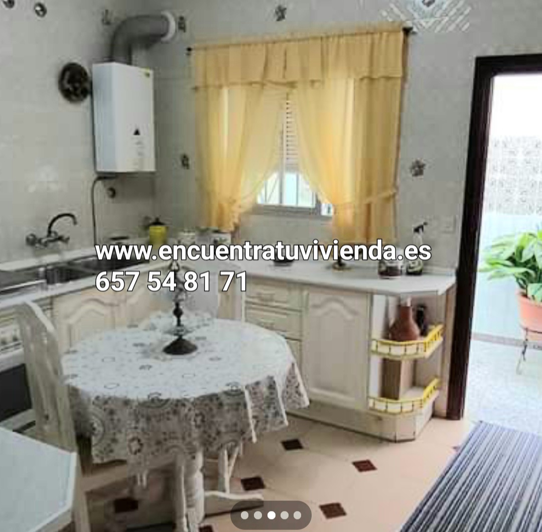 For sale of house in San Fernando