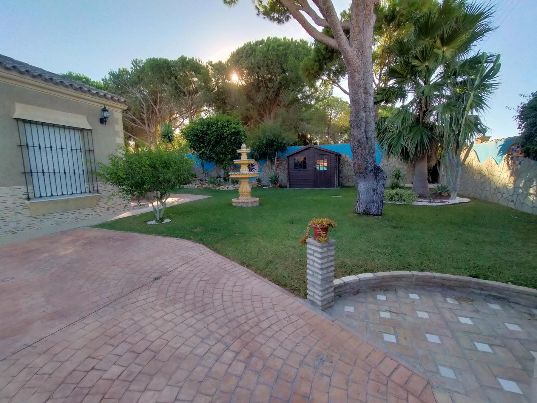 For sale of chalet in Chiclana de la Frontera