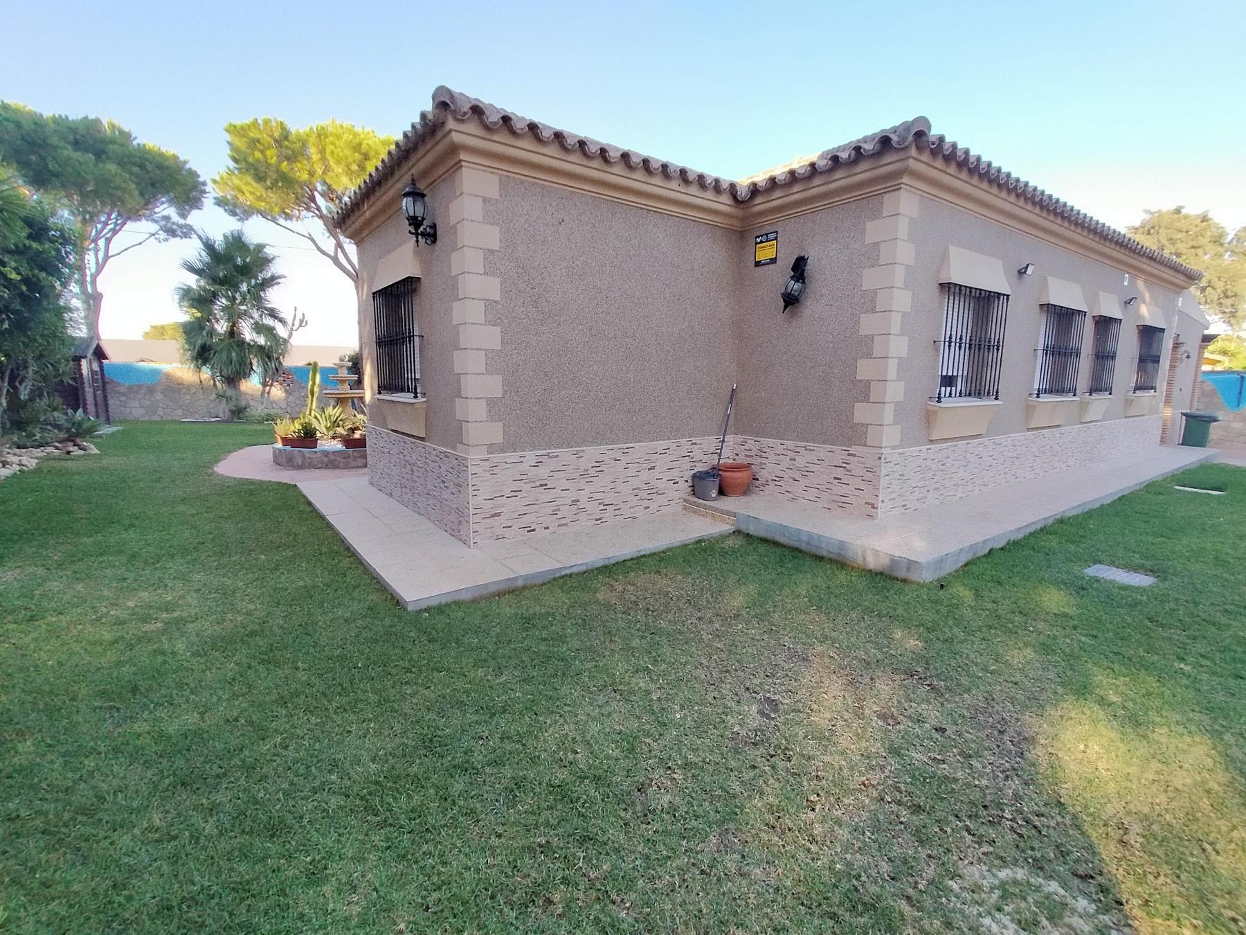 For sale of chalet in Chiclana de la Frontera