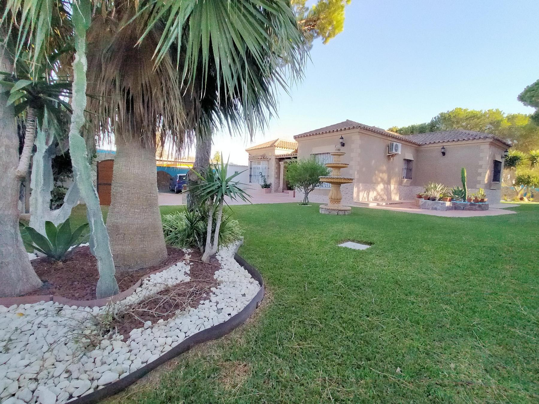 For sale of chalet in Chiclana de la Frontera