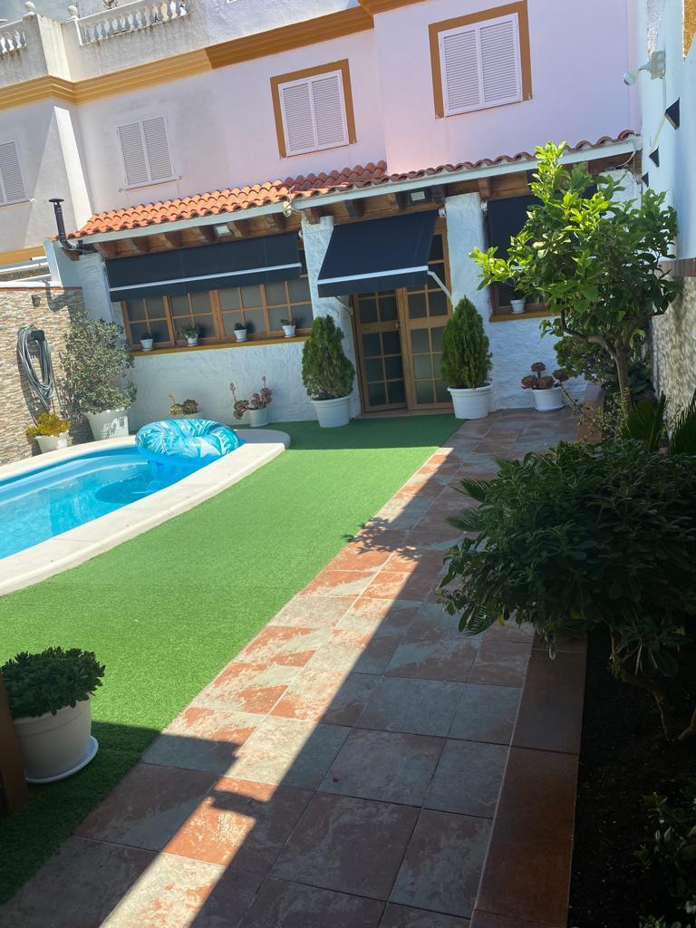 For sale of house in San Fernando