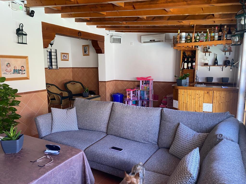 For sale of house in San Fernando