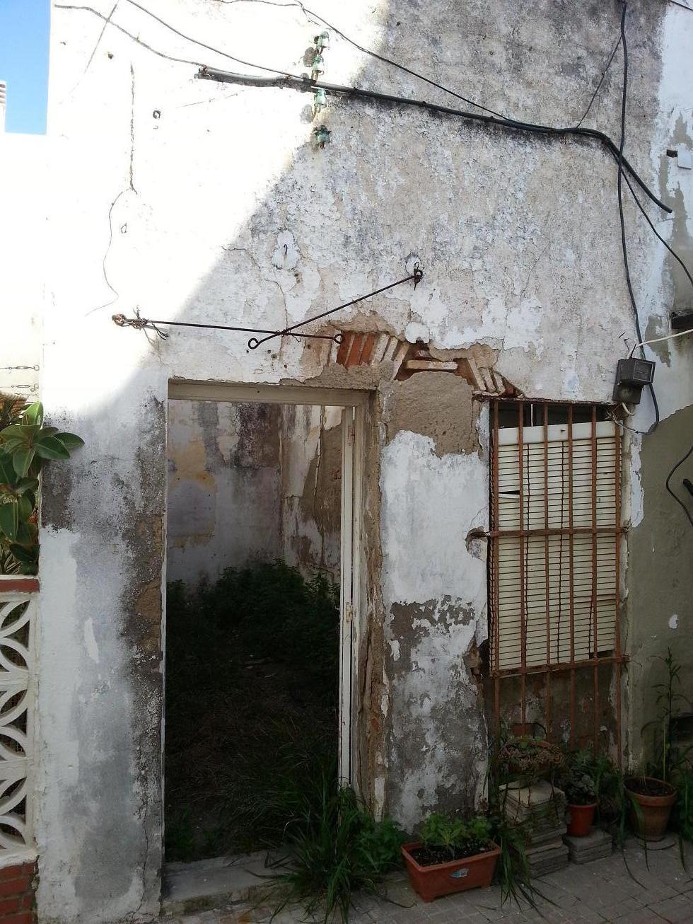 For sale of house in San Fernando