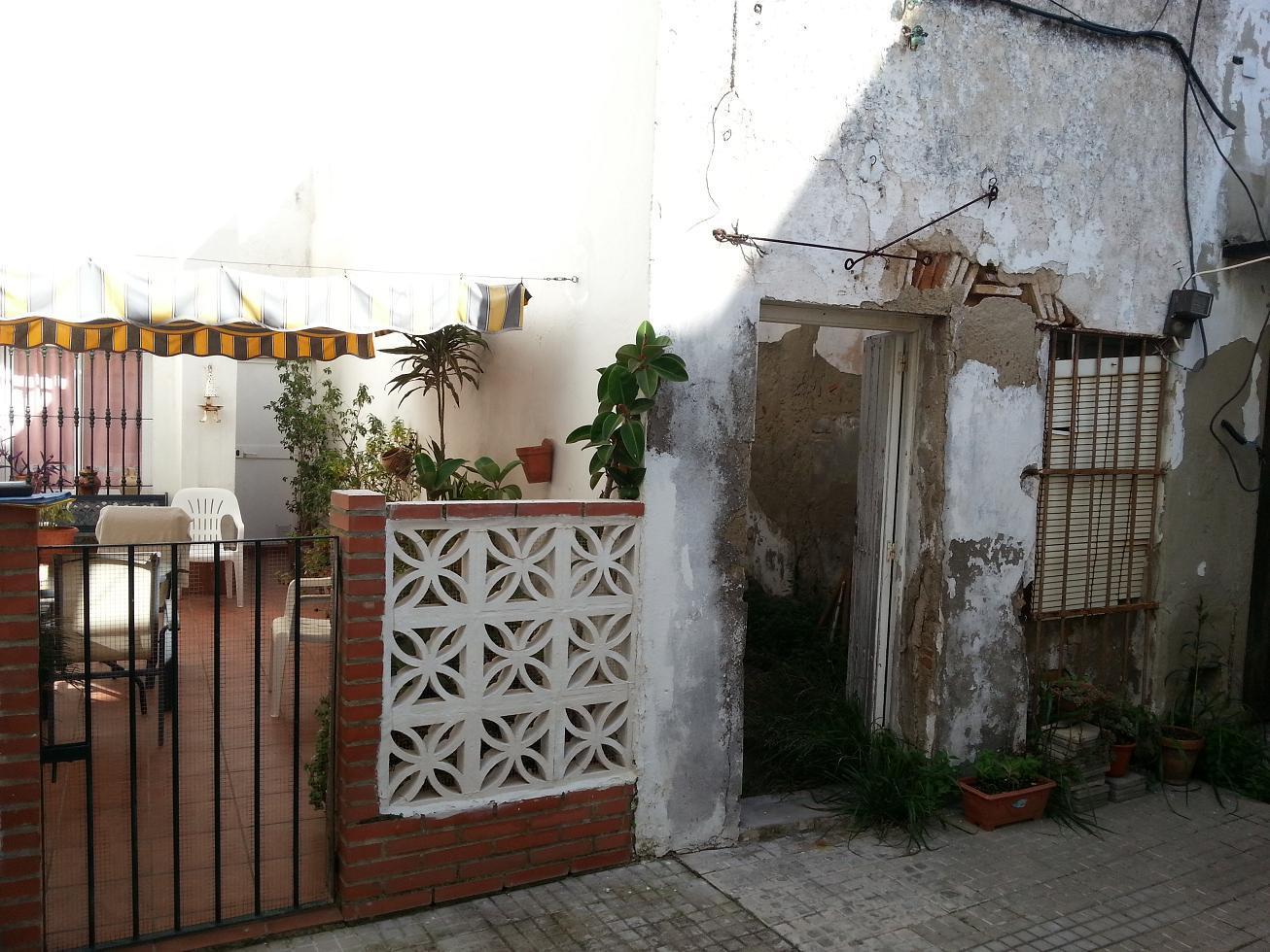 For sale of house in San Fernando