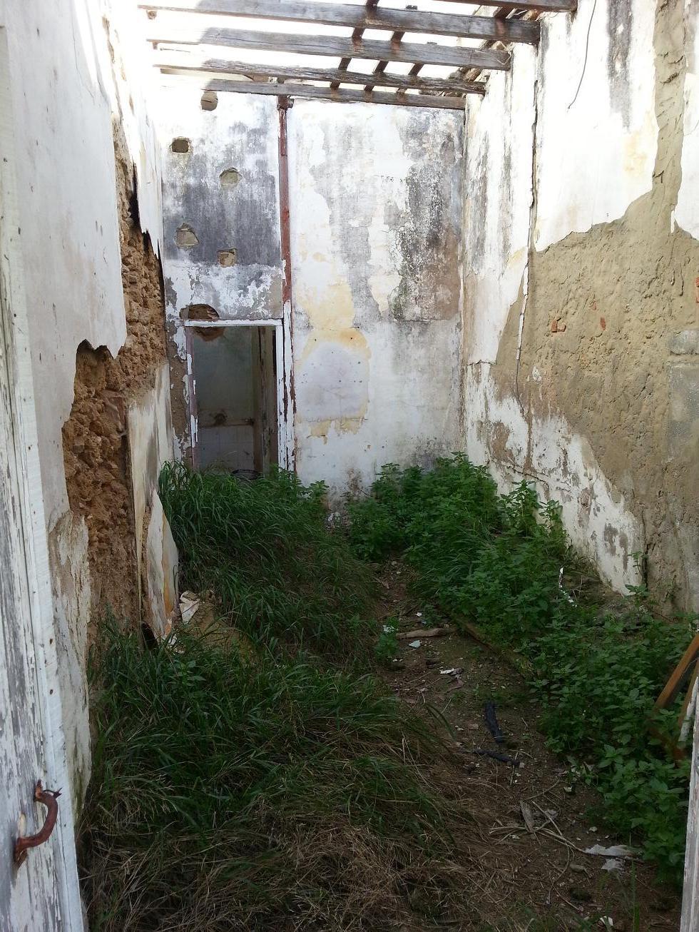 For sale of house in San Fernando