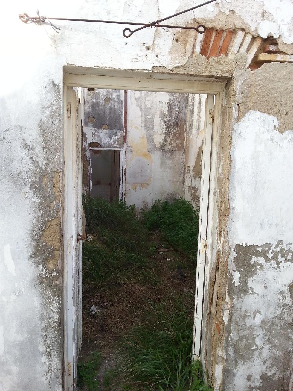 For sale of house in San Fernando