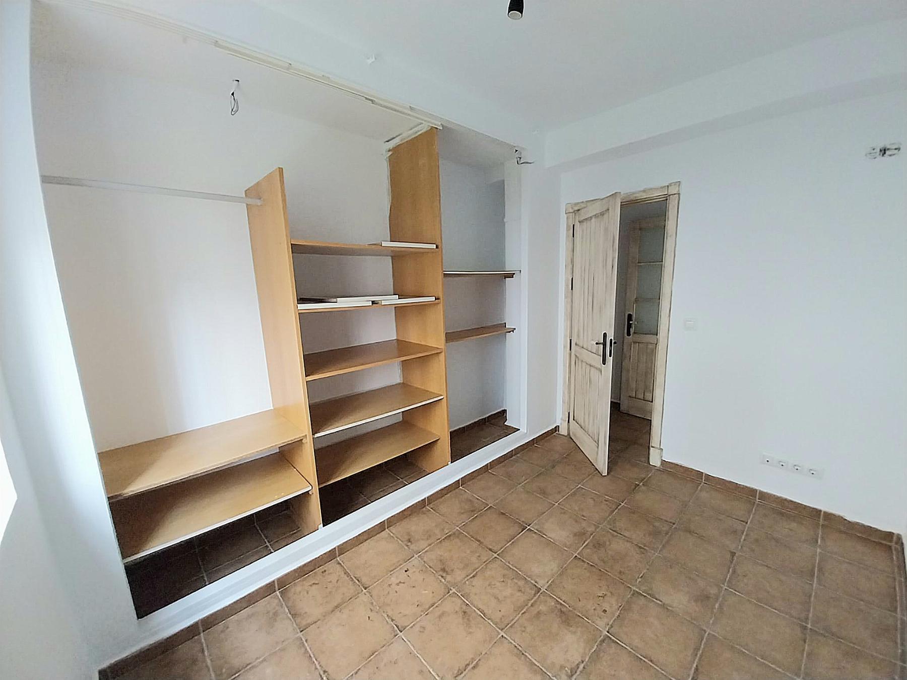 For sale of flat in San Fernando