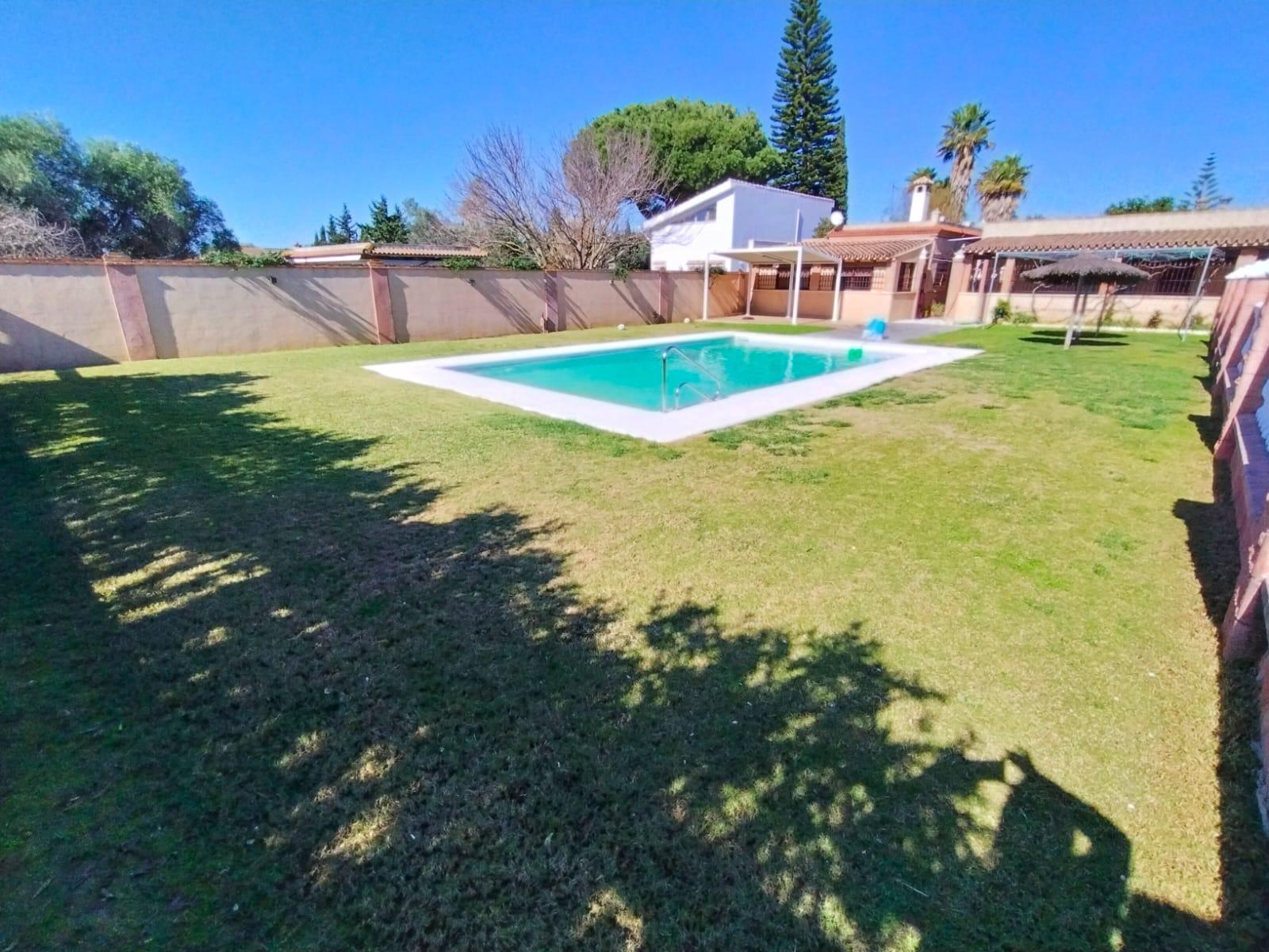 For sale of chalet in Chiclana de la Frontera