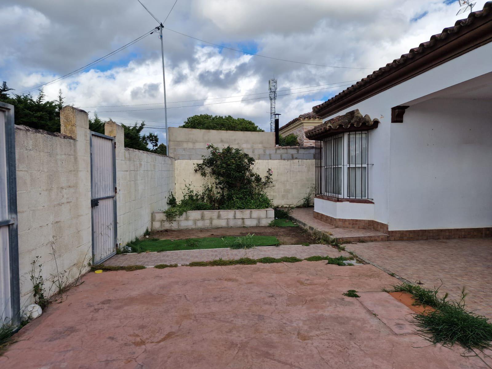 For sale of chalet in Chiclana de la Frontera