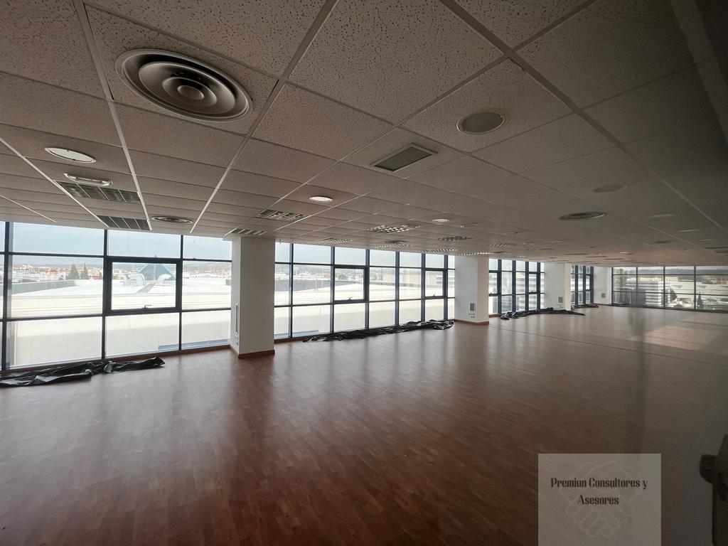 For sale of office in Alcalá de Henares