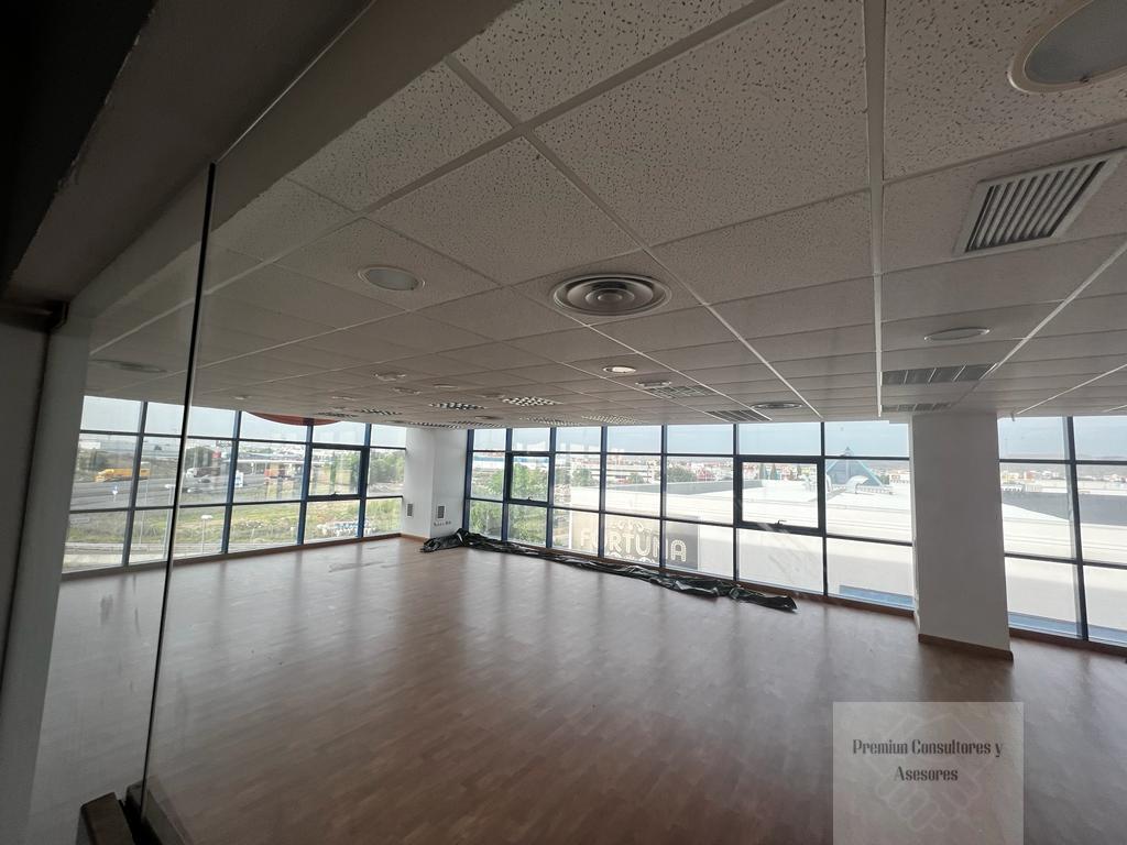 For sale of office in Alcalá de Henares