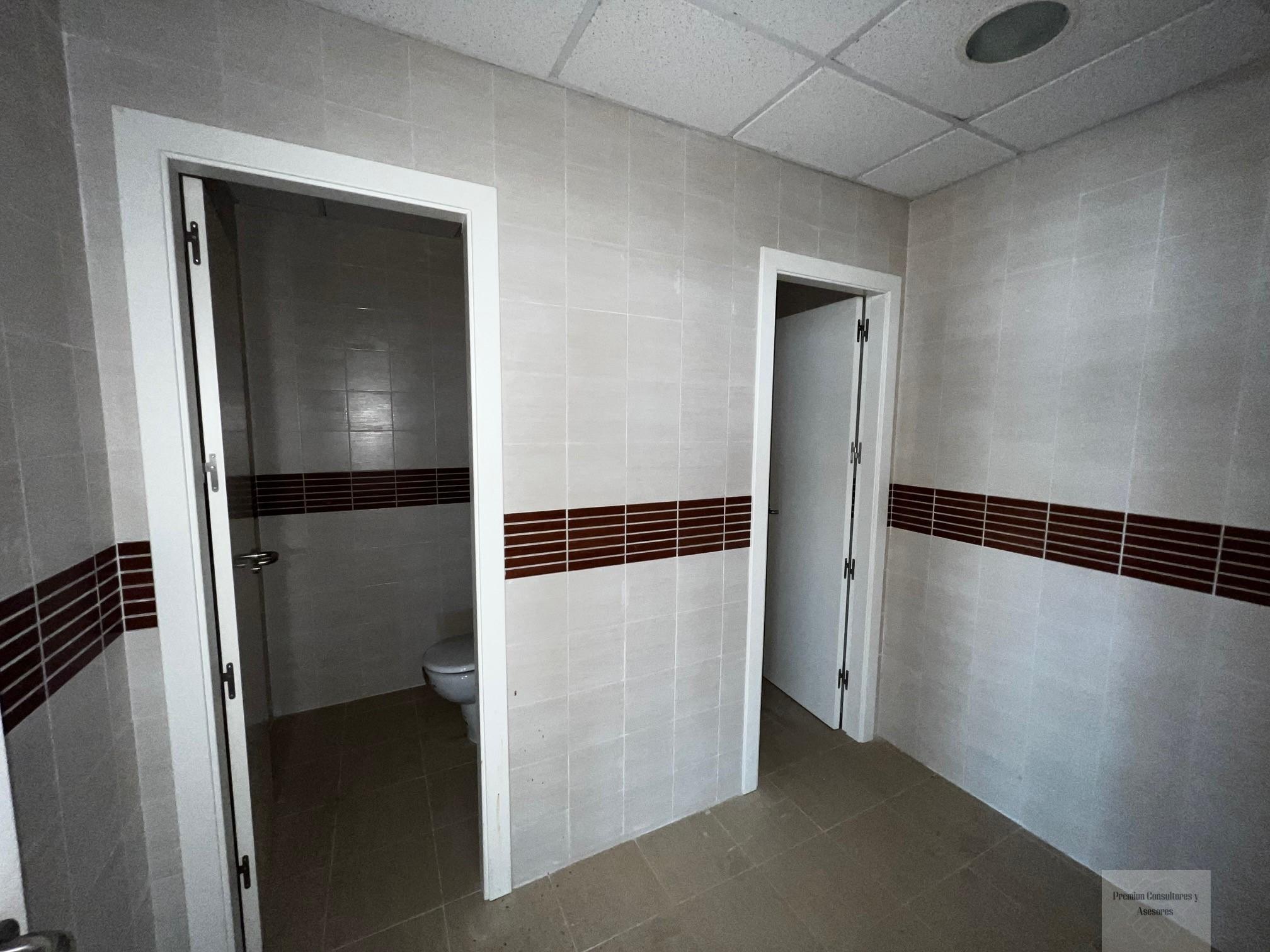 For sale of office in Alcalá de Henares