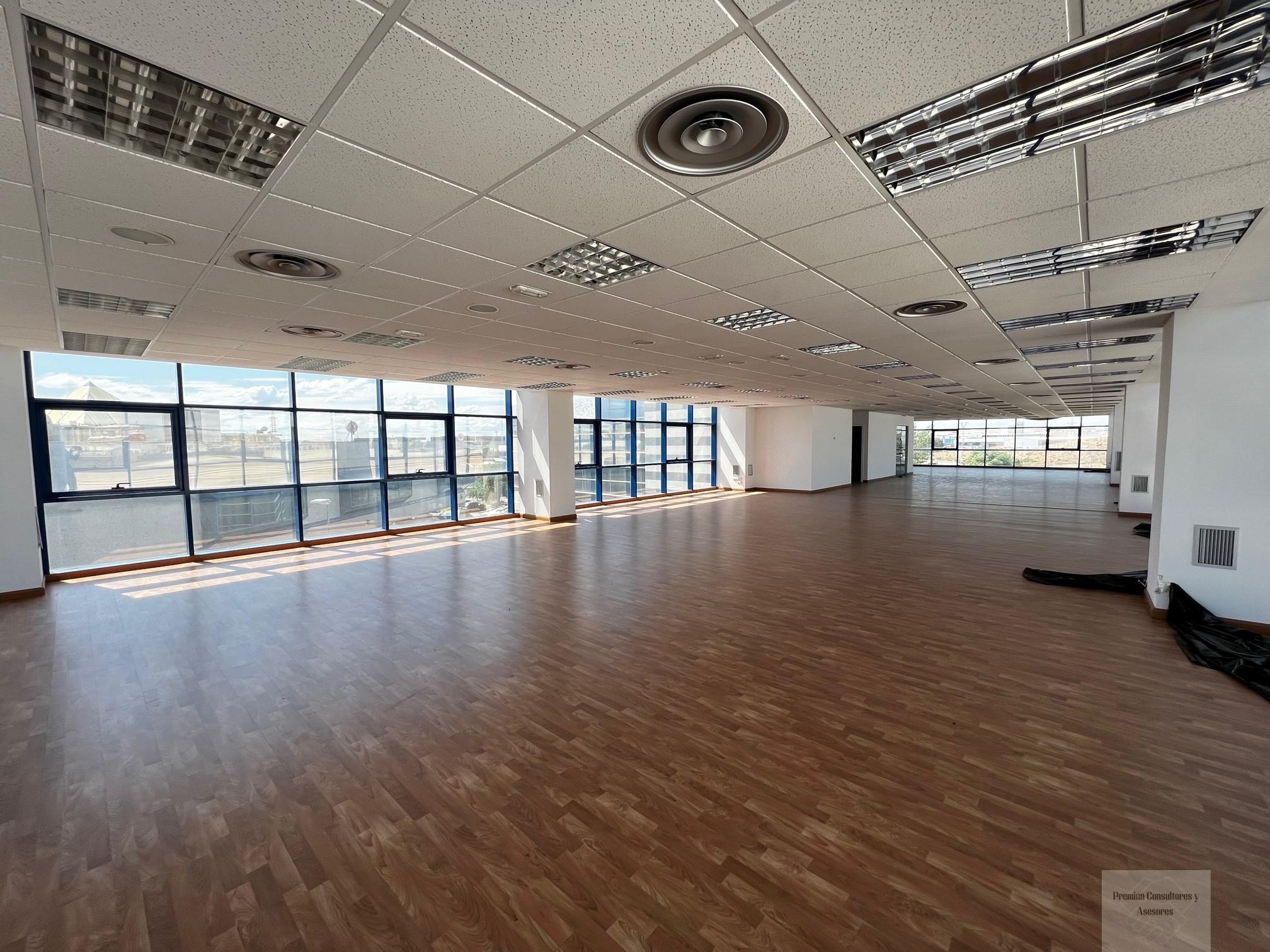 For sale of office in Alcalá de Henares