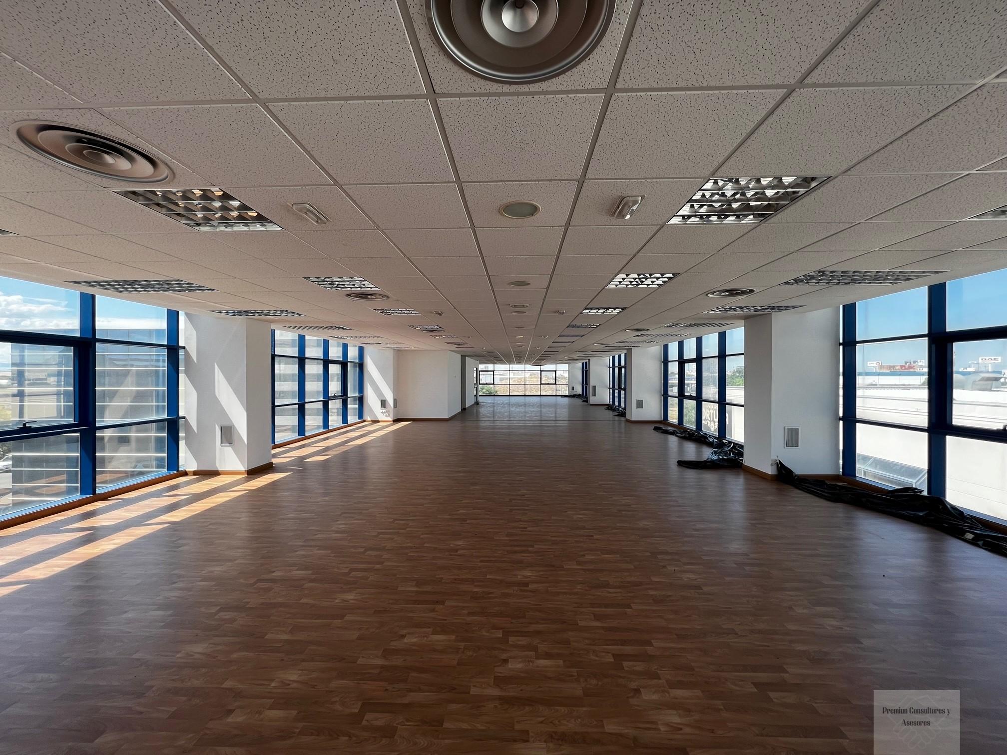 For sale of office in Alcalá de Henares