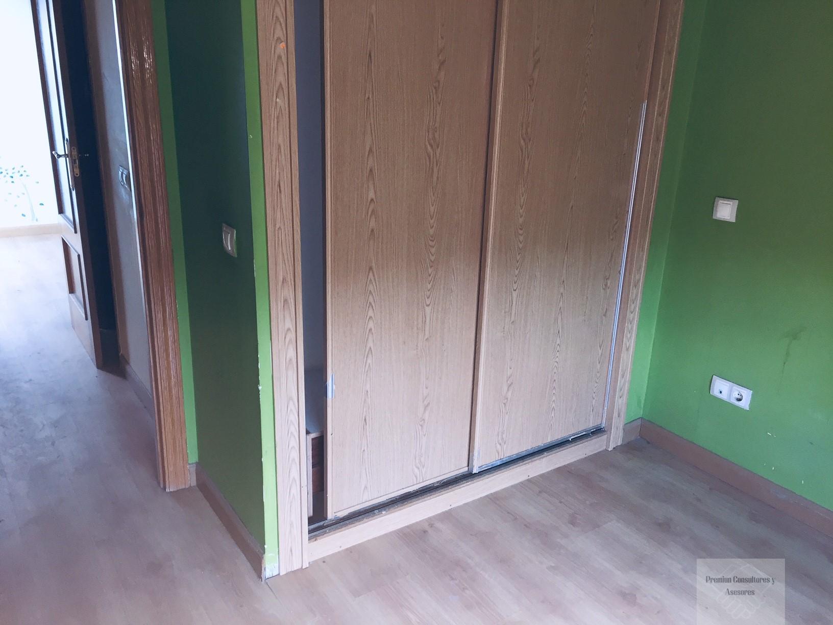 For sale of flat in Villa del Prado