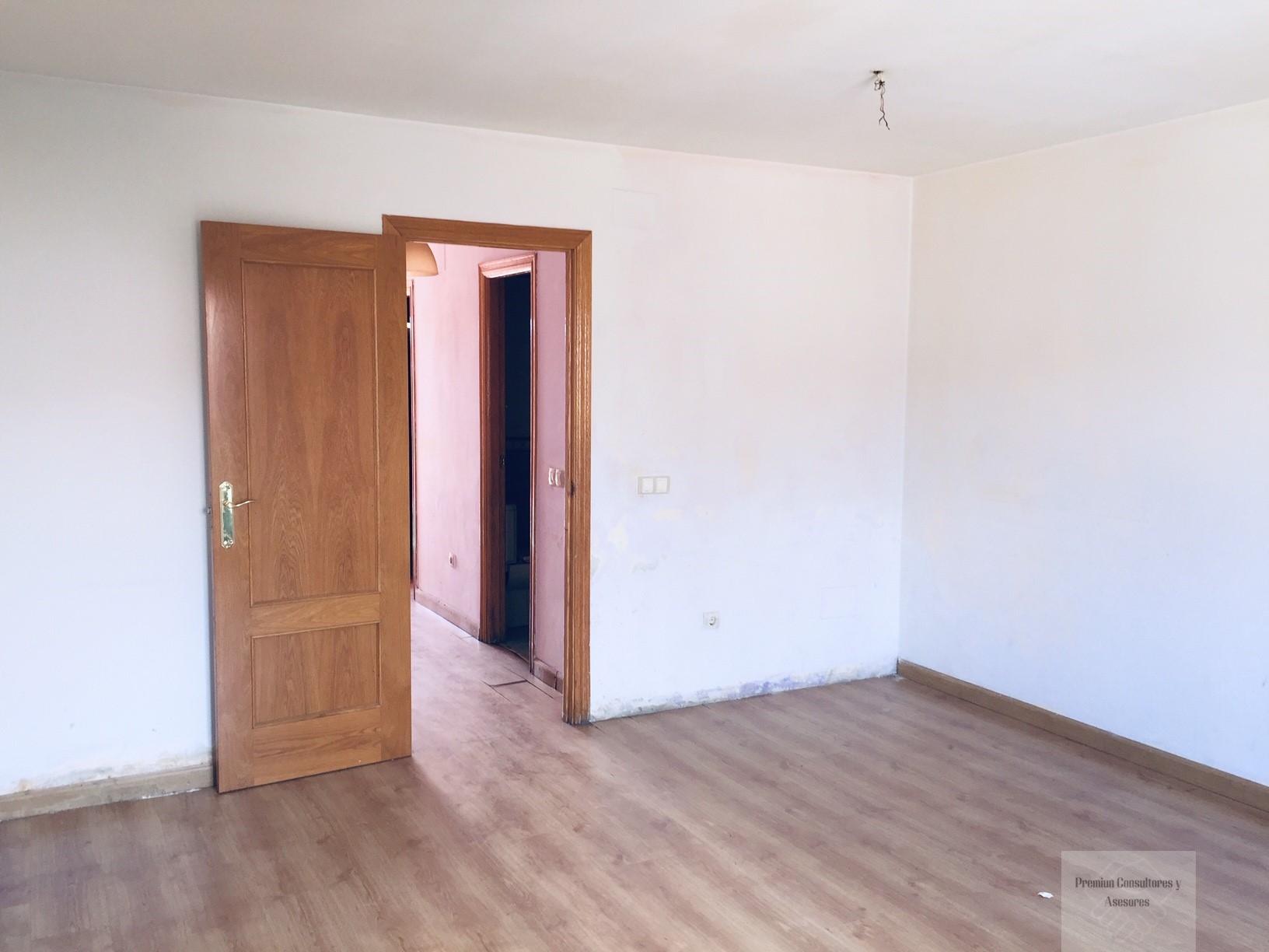 For sale of flat in Villa del Prado