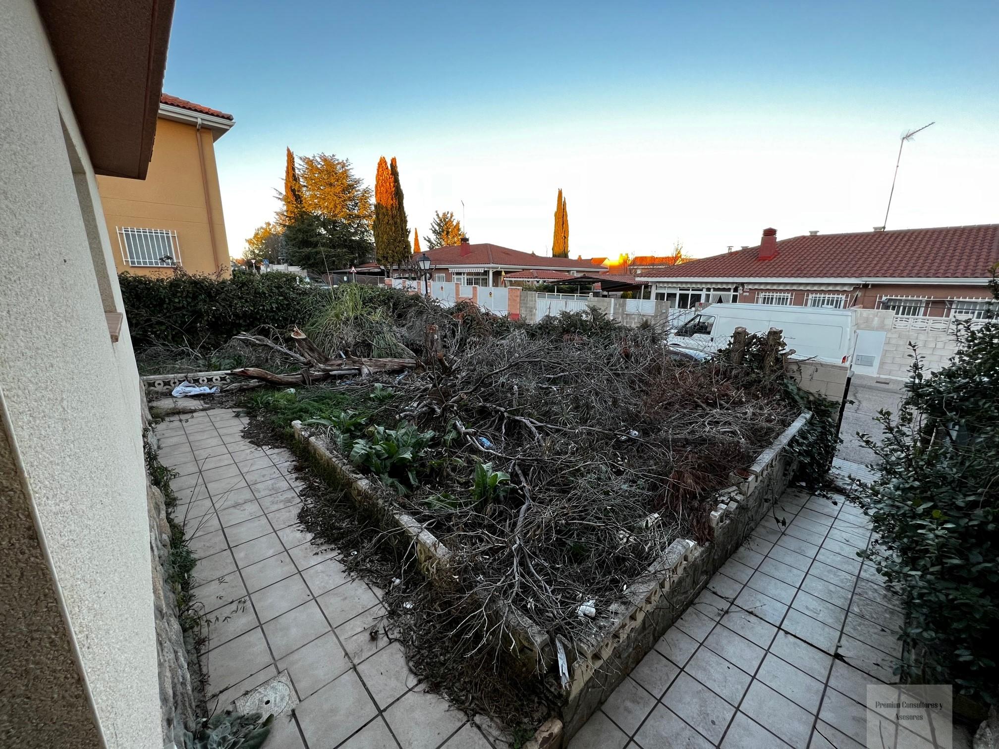 For sale of house in Serracines