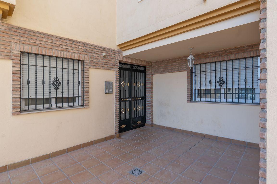 For sale of flat in Churriana de la Vega