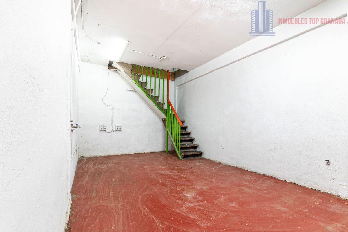 For sale of commercial in Granada