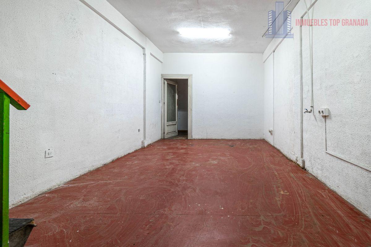 For sale of commercial in Granada