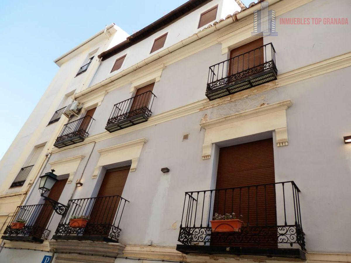 For sale of building in Granada