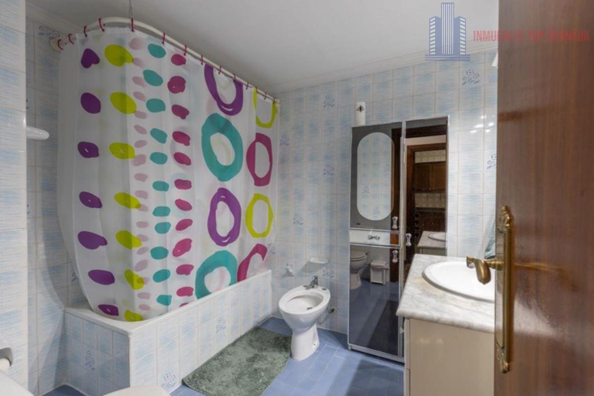 For sale of flat in Granada