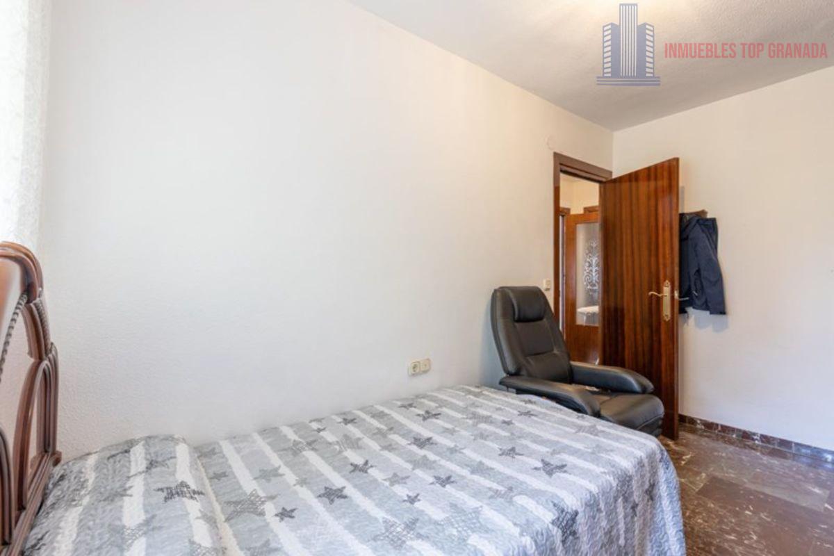 For sale of flat in Granada