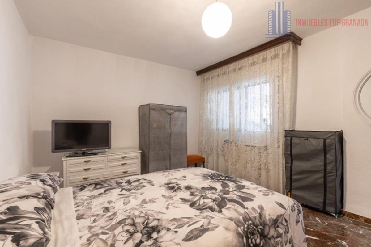 For sale of flat in Granada