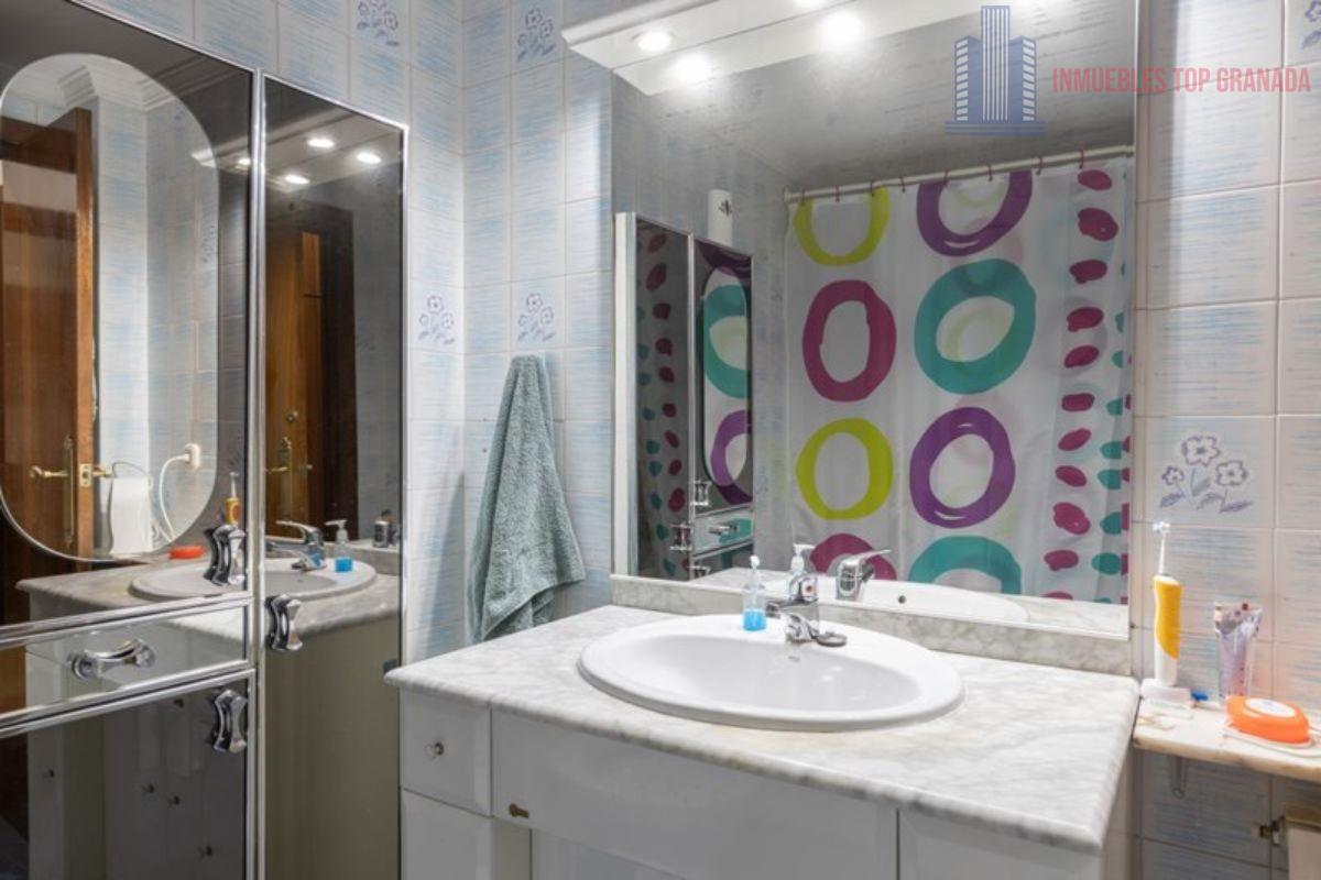 For sale of flat in Granada