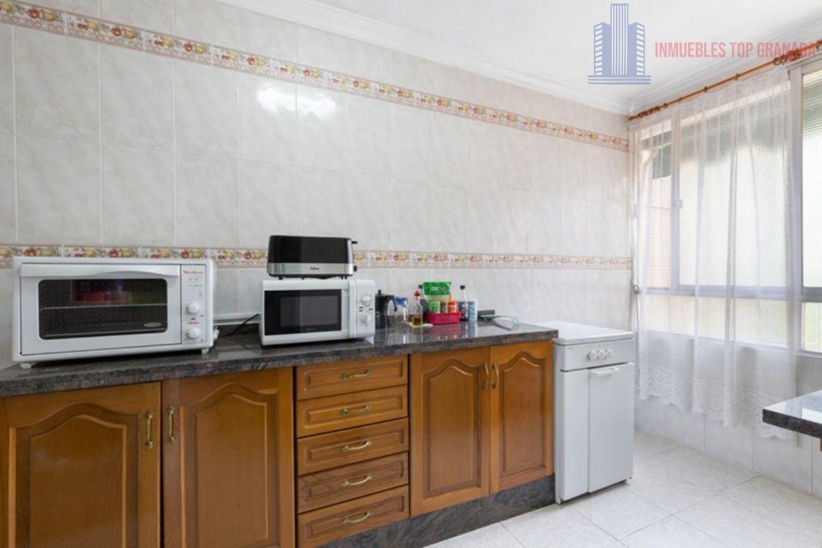 For sale of flat in Granada
