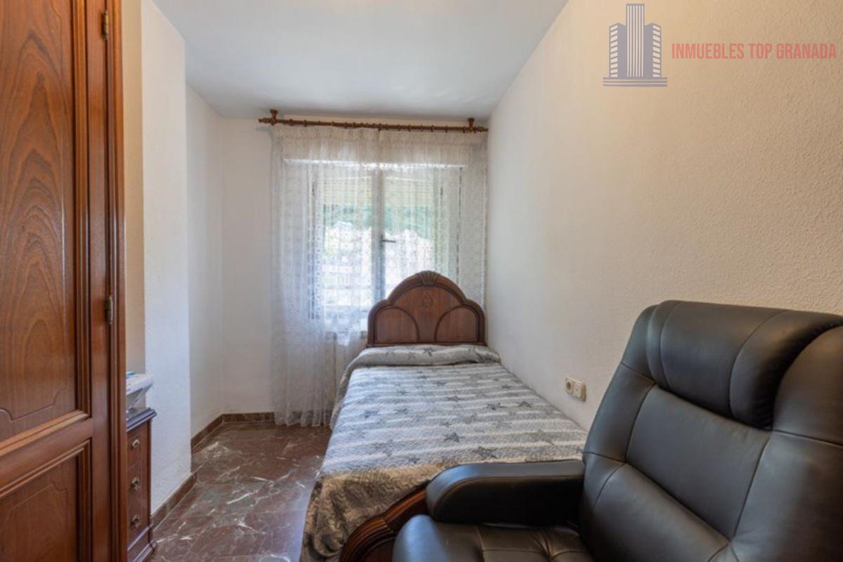 For sale of flat in Granada