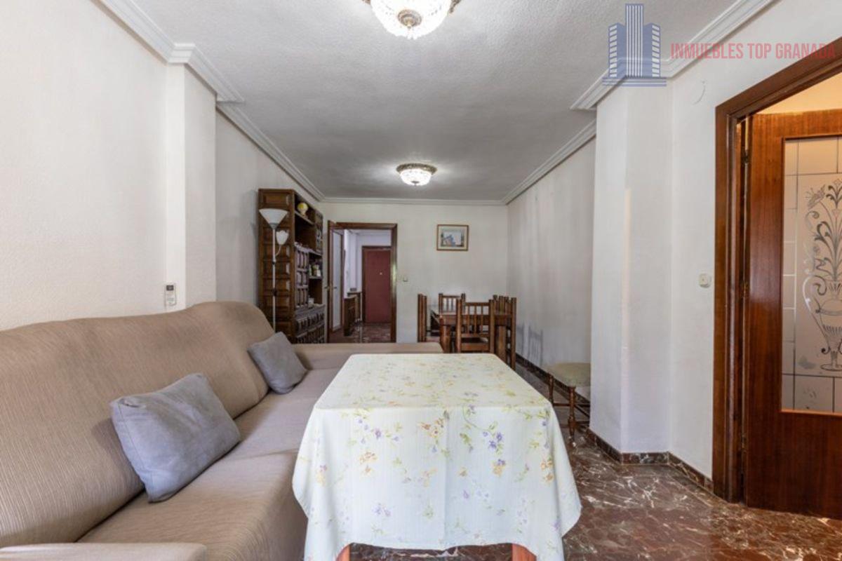For sale of flat in Granada