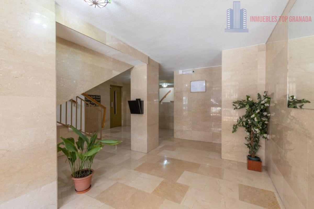 For sale of flat in Granada