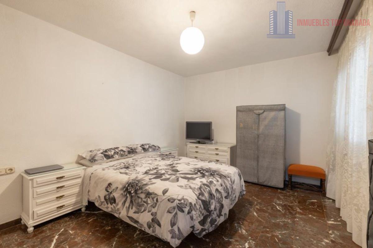 For sale of flat in Granada