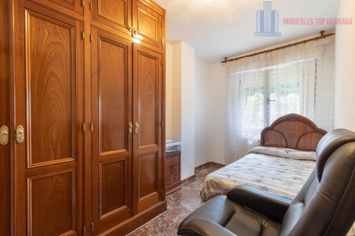 For sale of flat in Granada