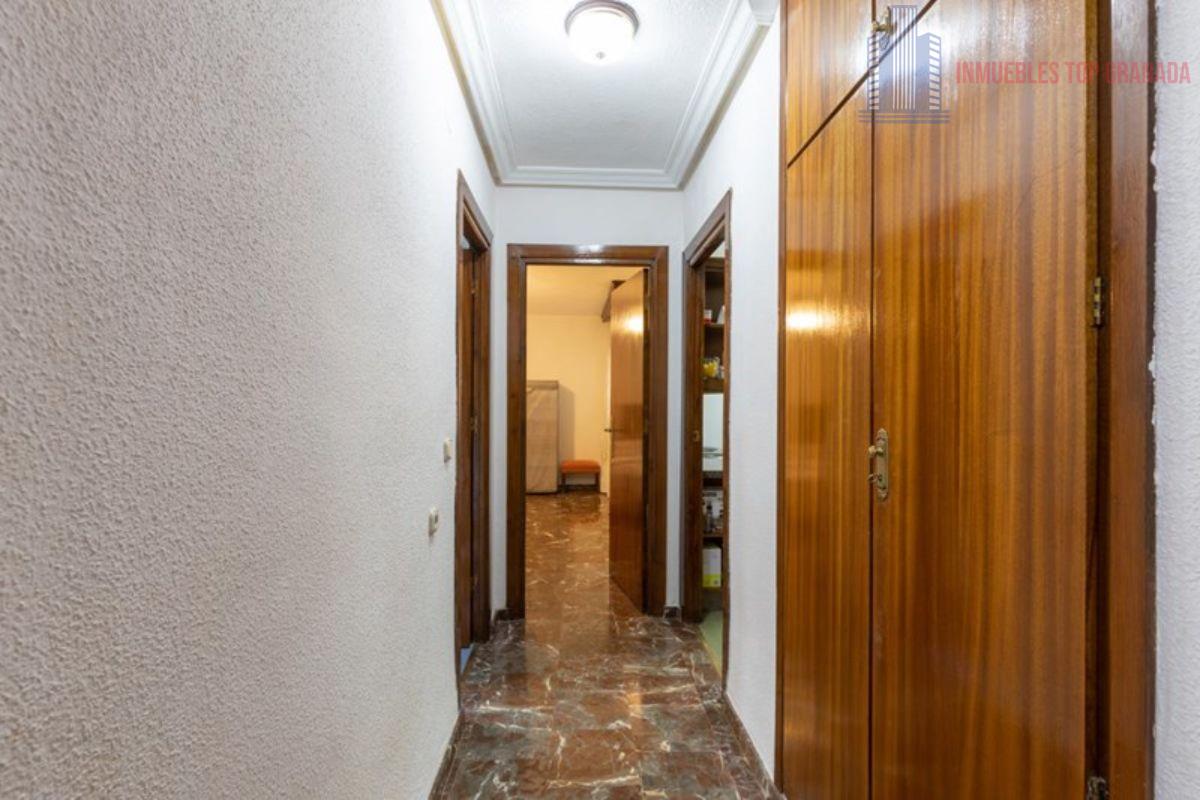 For sale of flat in Granada