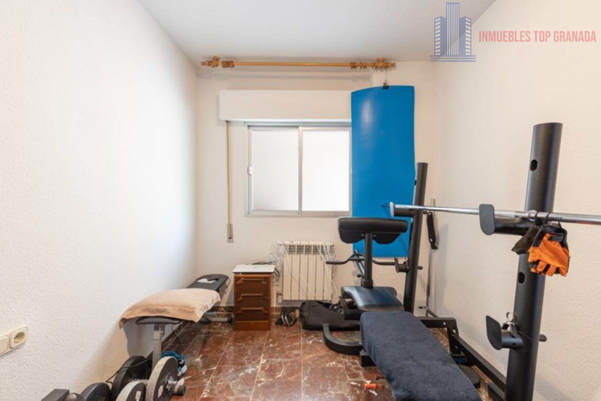 For sale of flat in Granada