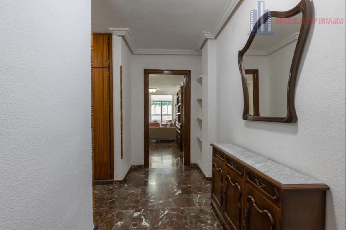 For sale of flat in Granada