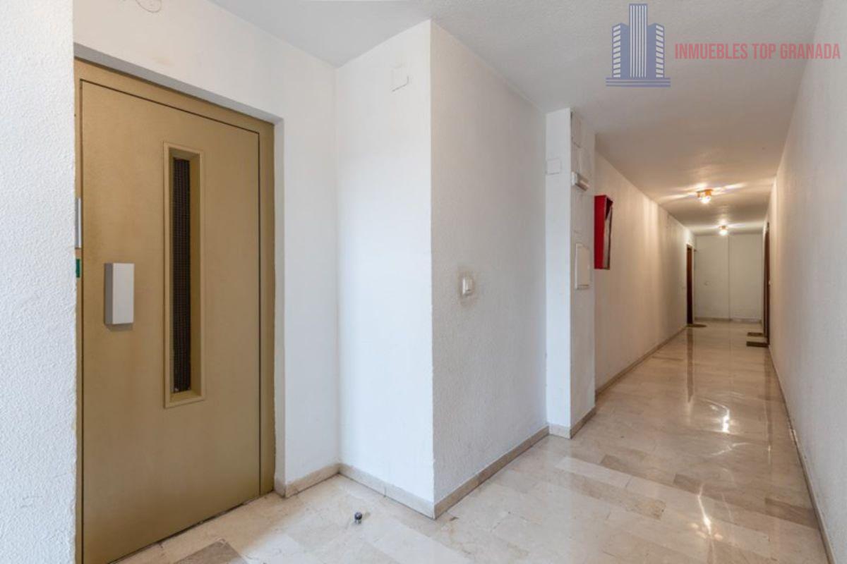 For sale of flat in Granada